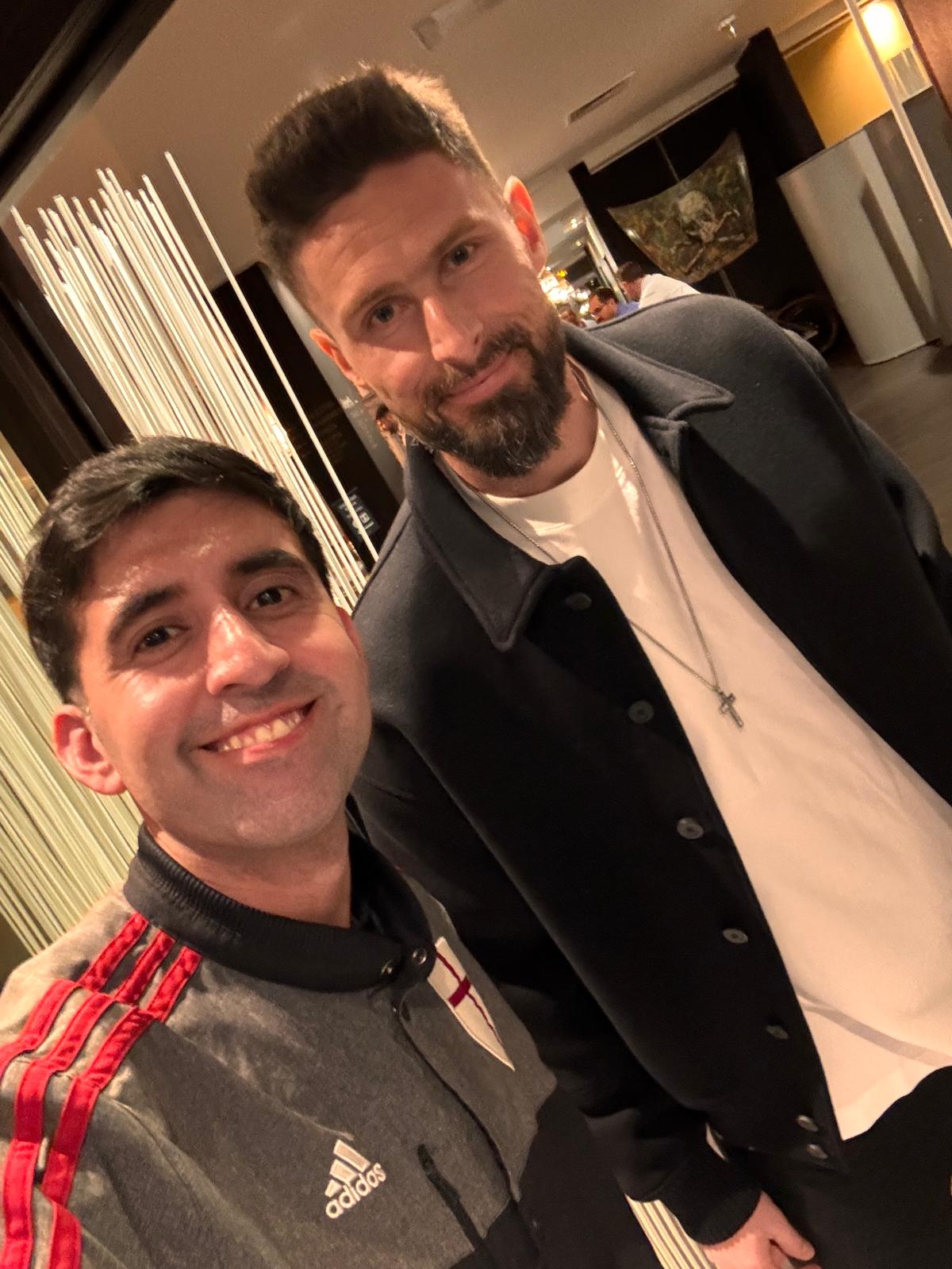 Matias Rojas avec Olivier Giroud