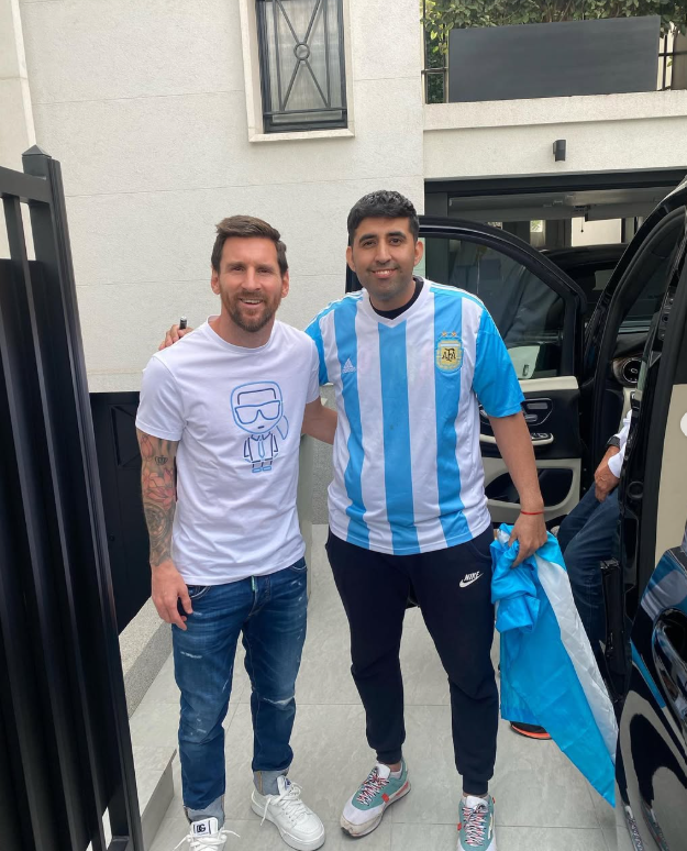 Matias Rojas avec Lionel Messi, Paris